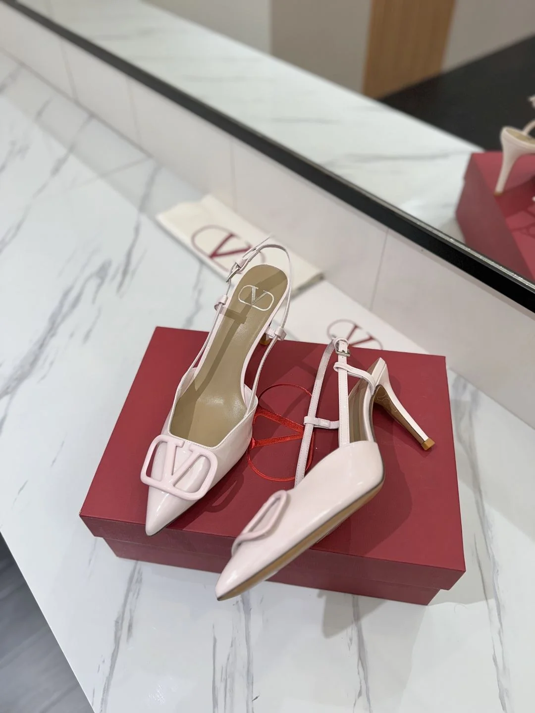 Valentino Sandals NewStyle 36011