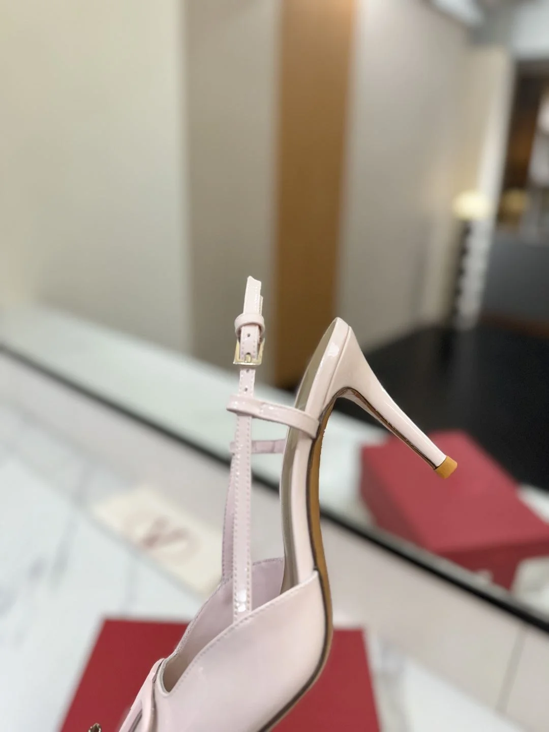 Valentino Sandals NewStyle 36011