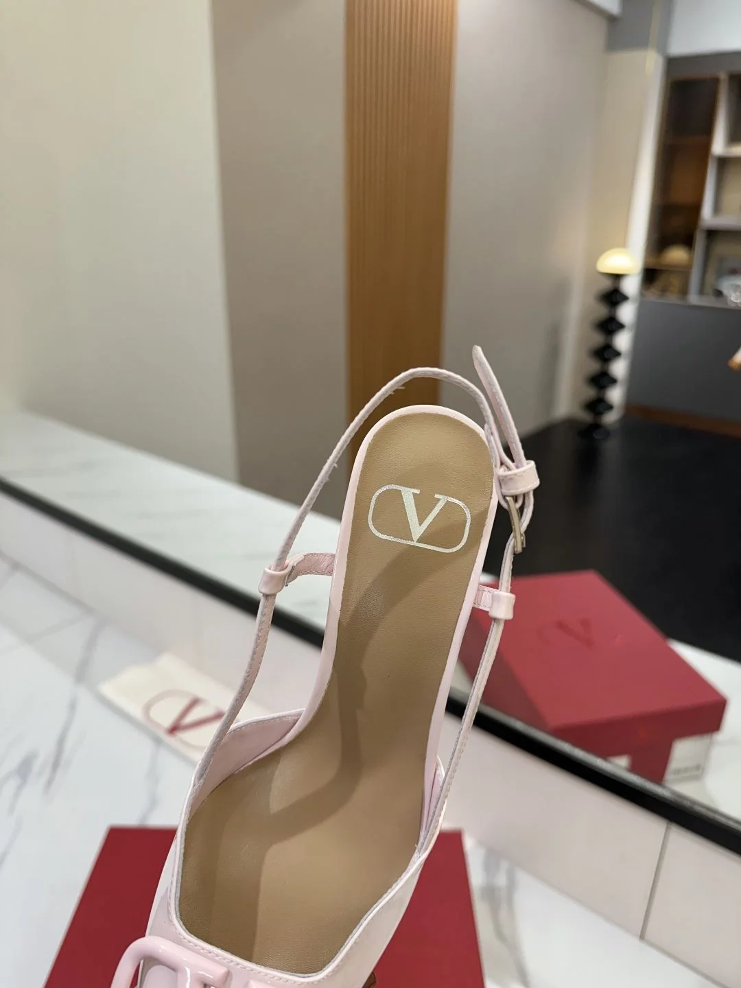 Valentino Sandals NewStyle 36011
