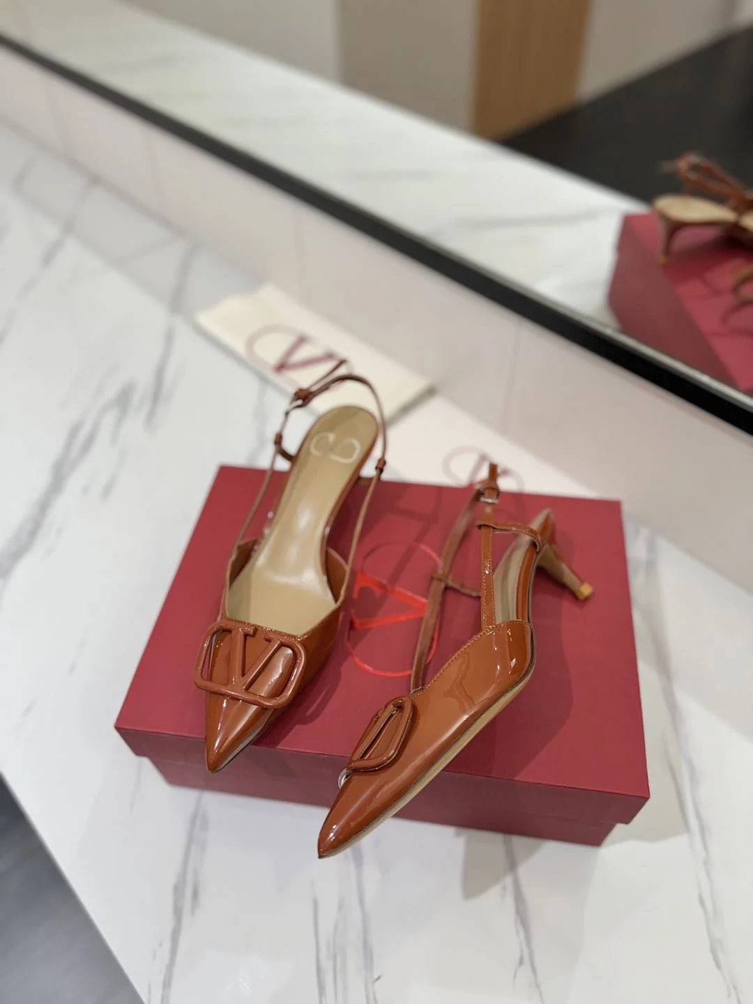 Valentino Sandals Versatile 36008