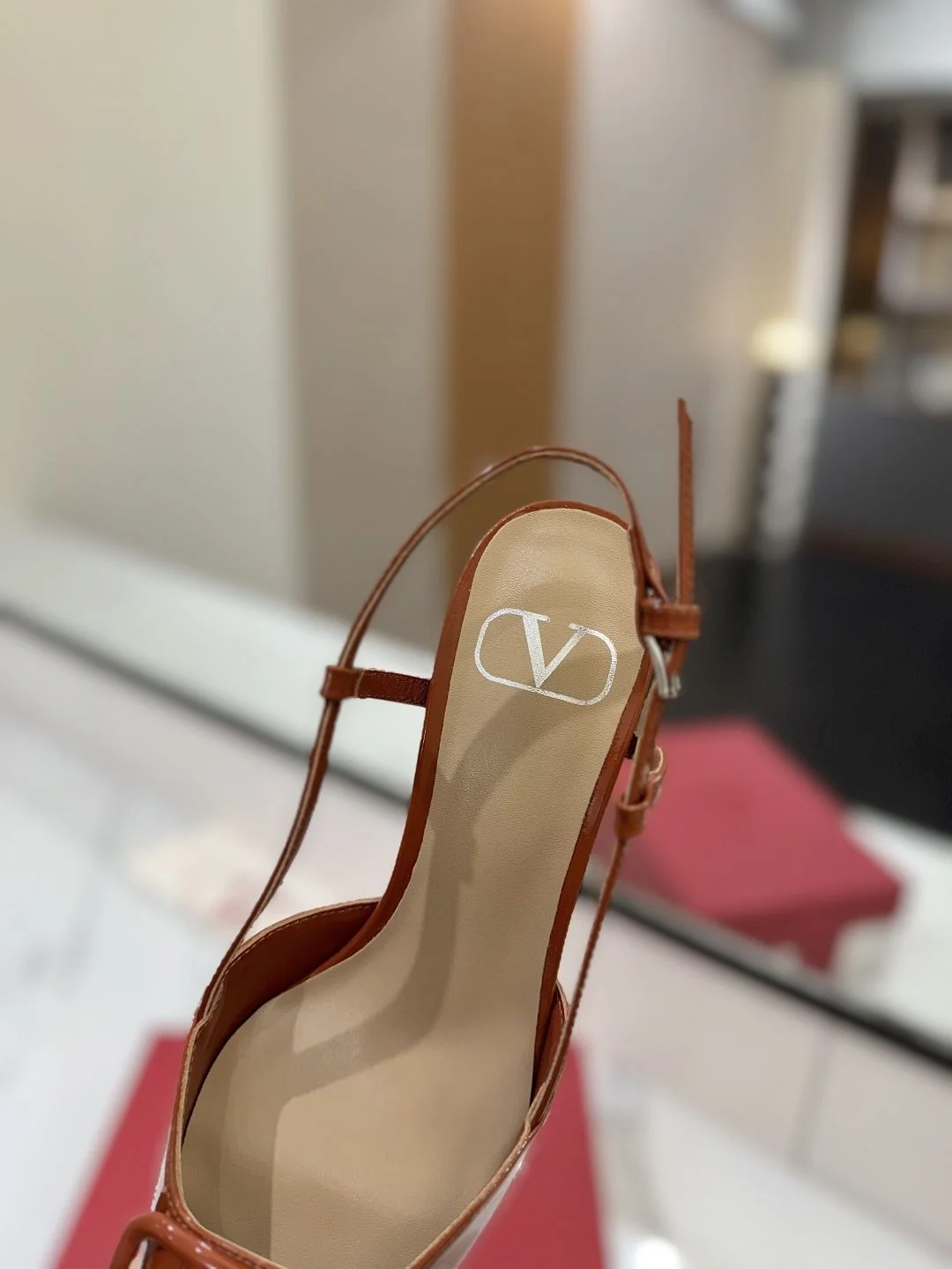 Valentino Sandals Versatile 36008