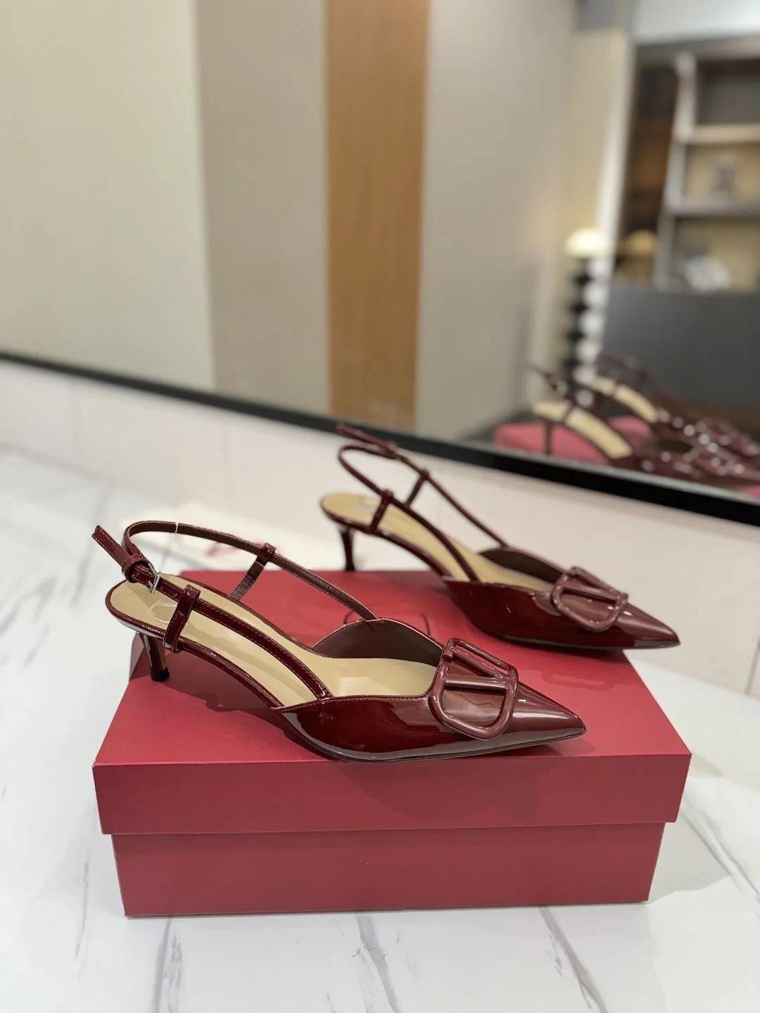 Valentino Sandals Sleek 36004