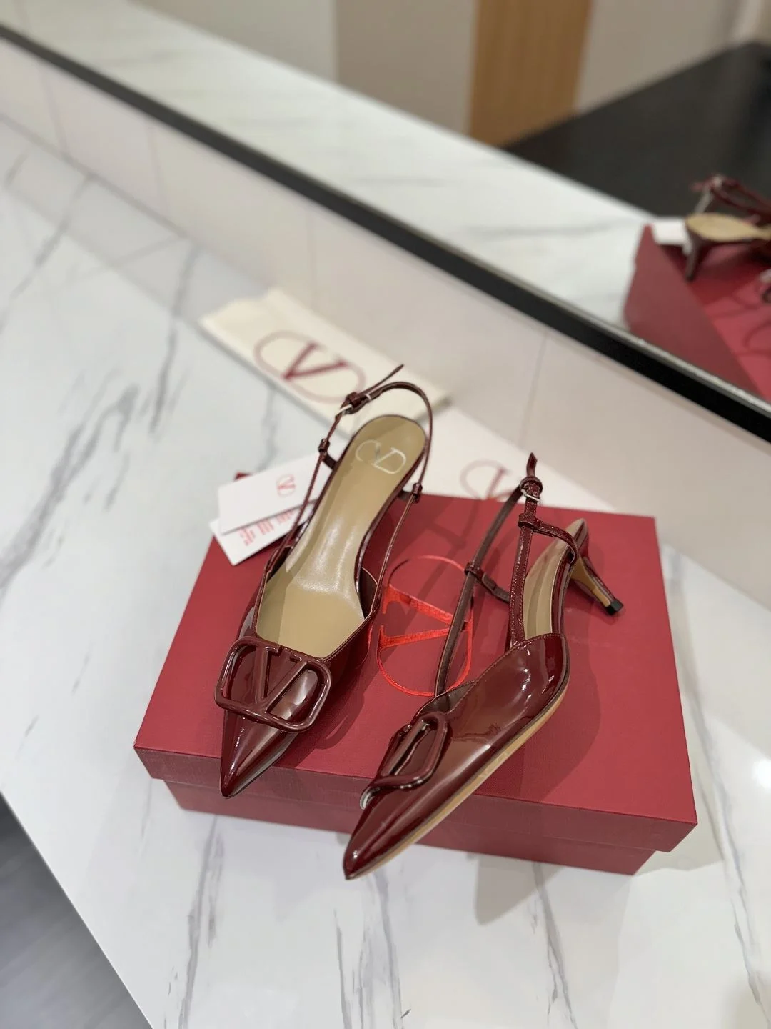 Valentino Sandals Sleek 36004