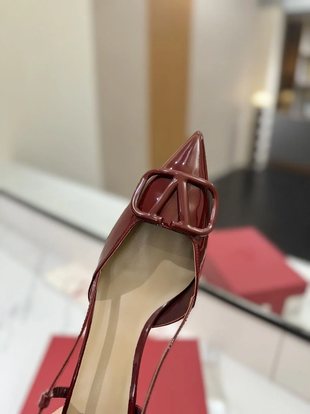 Valentino Sandals Sleek 36004
