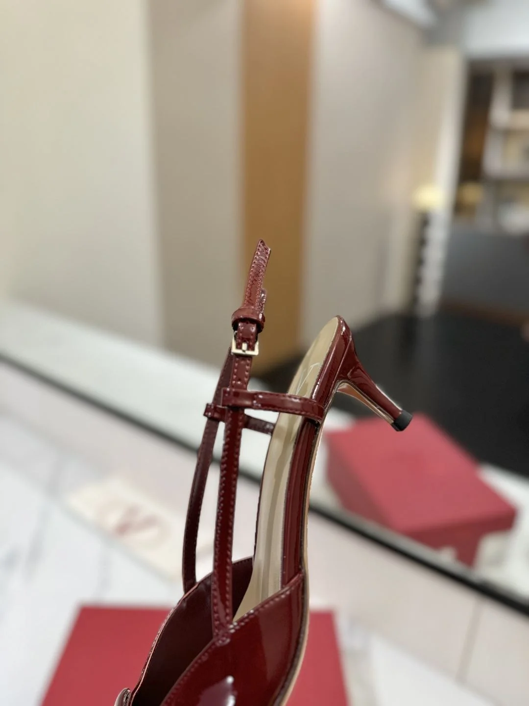 Valentino Sandals Sleek 36004