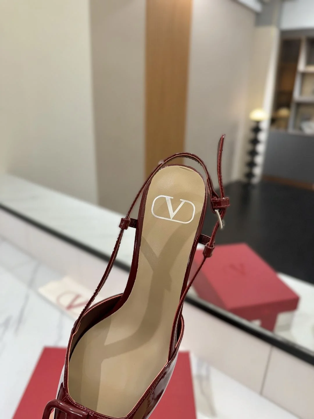 Valentino Sandals Sleek 36004