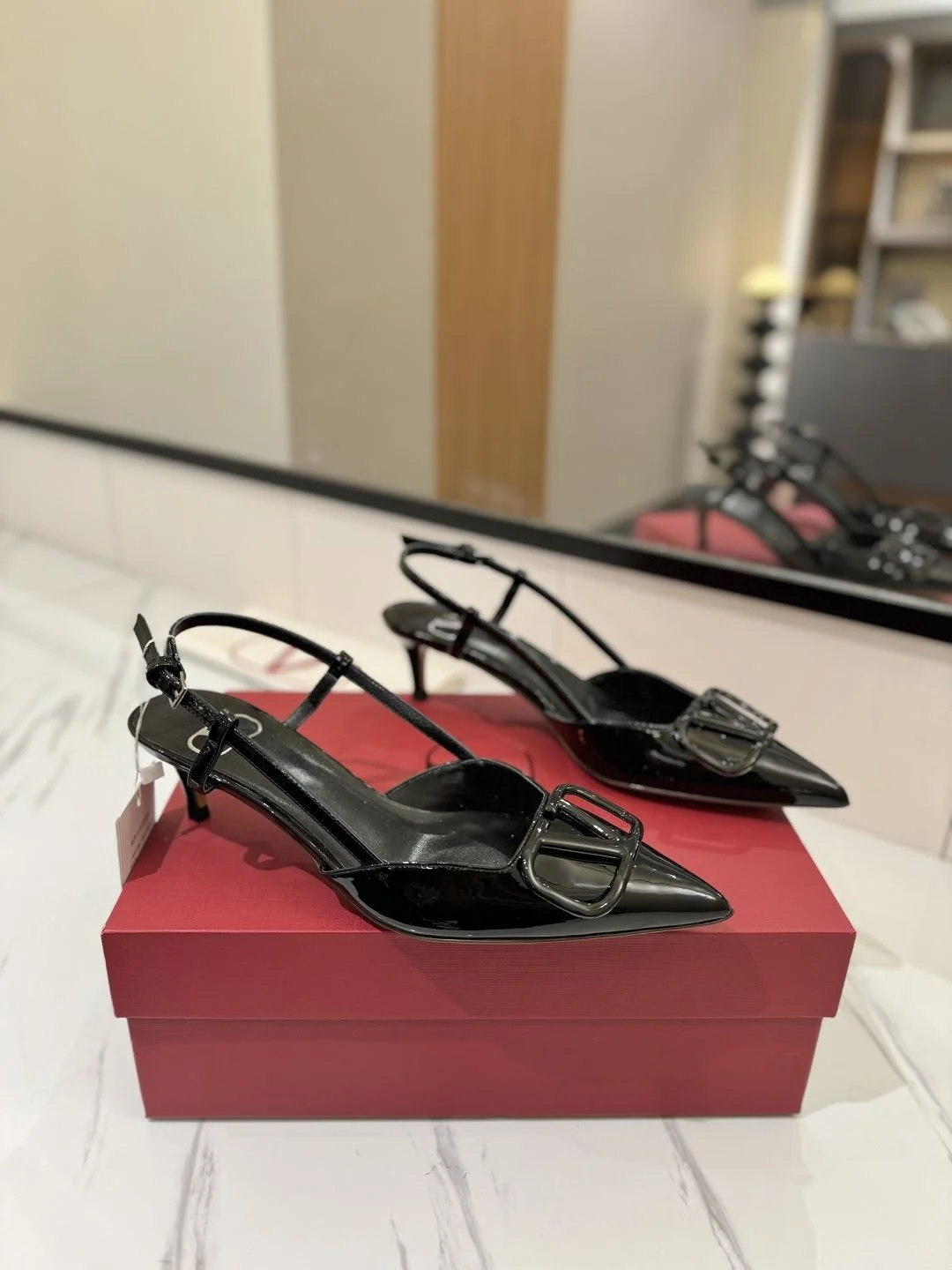 SportInspired Valentino Sandals 36009