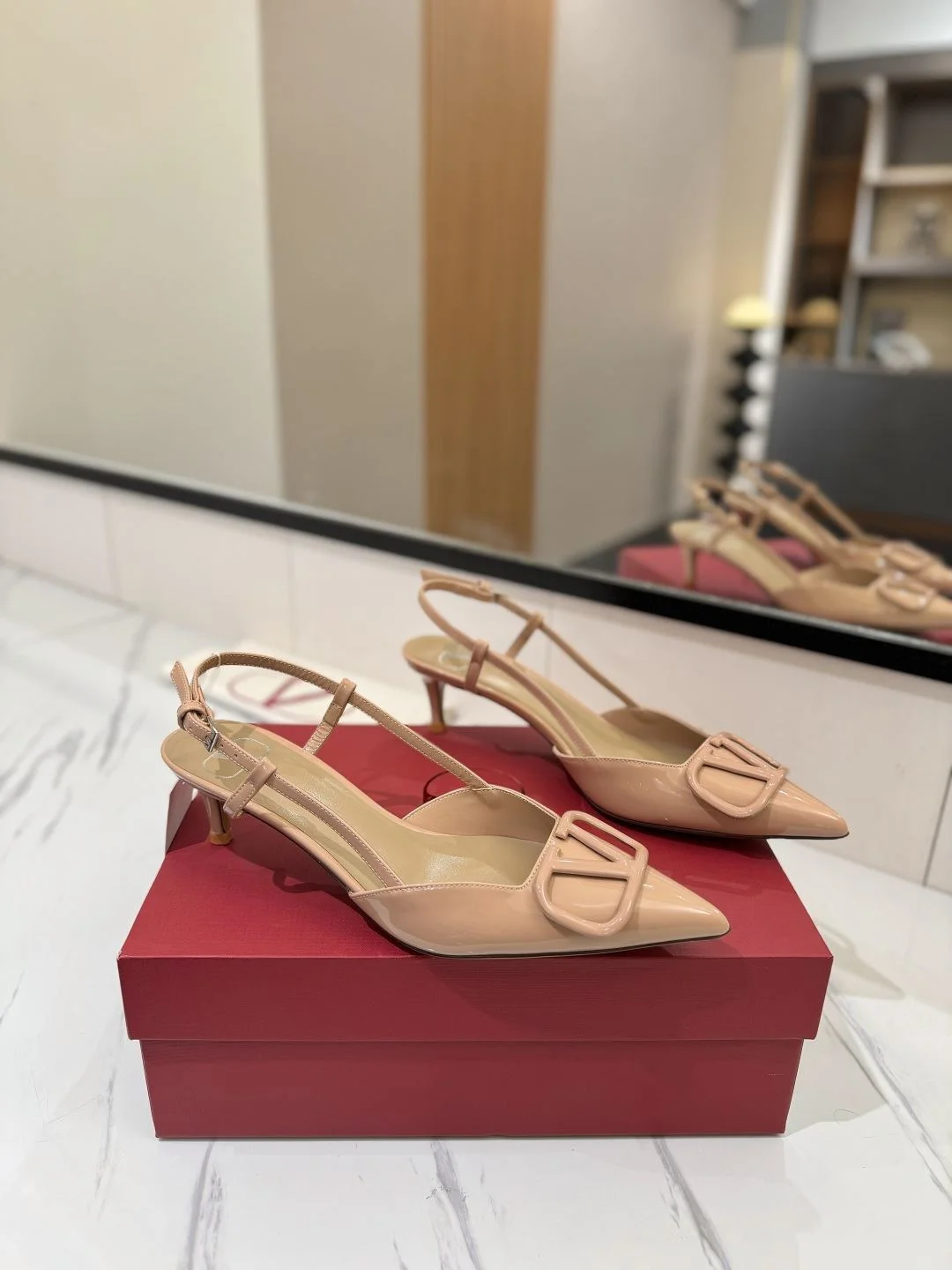 HighQuality Valentino Sandals 36000