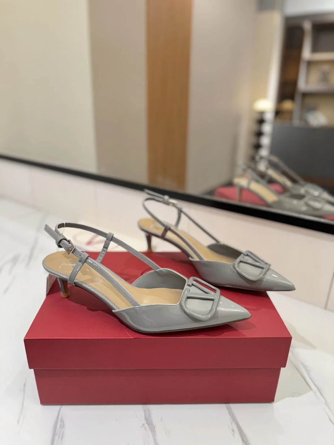 Compact Valentino Sandals 36003