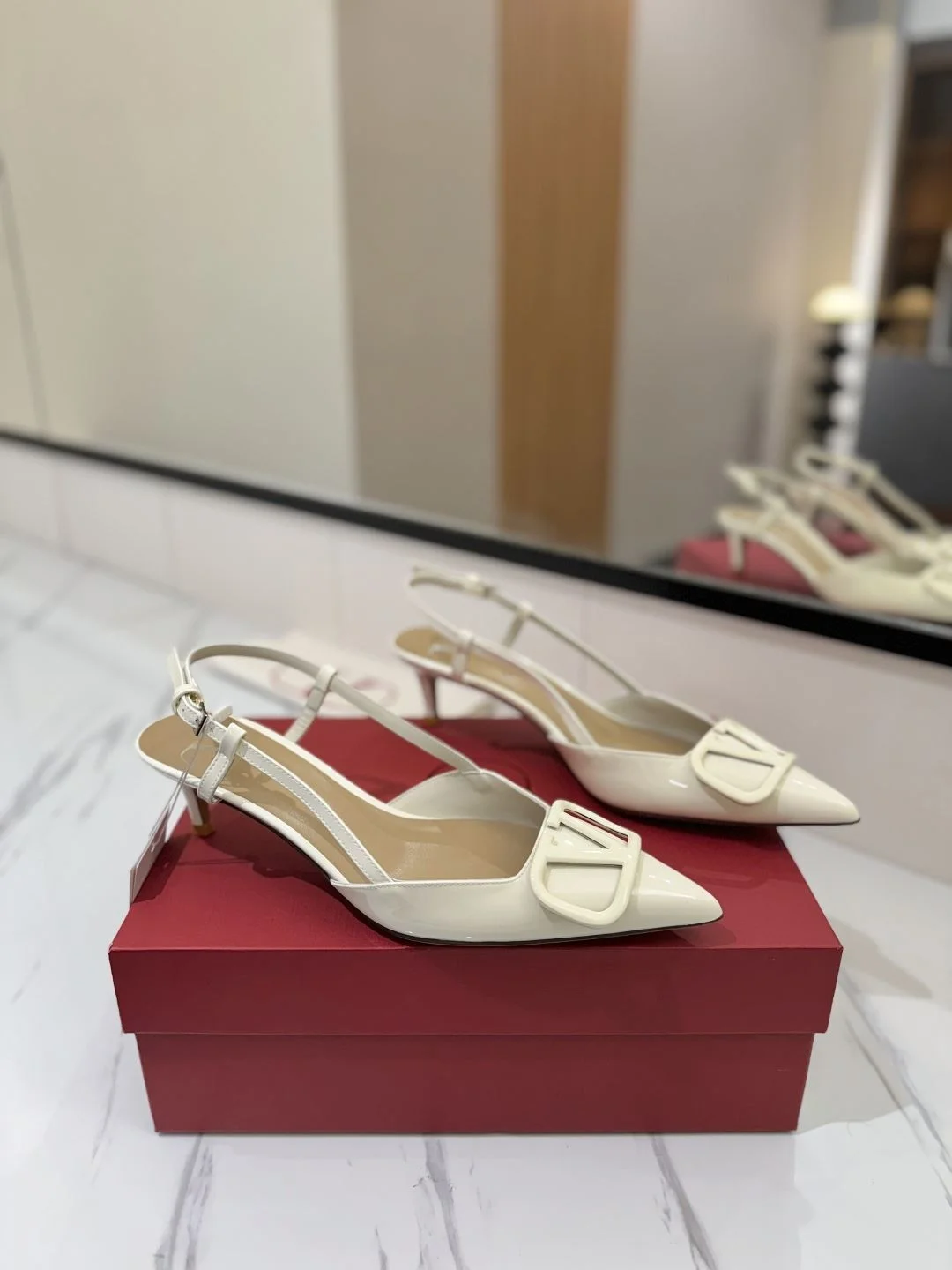 Valentino Sandals Comfortable 36001
