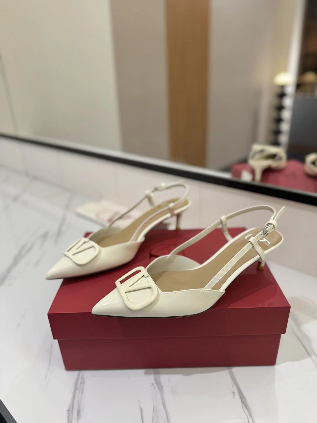 Valentino Sandals Comfortable 36001