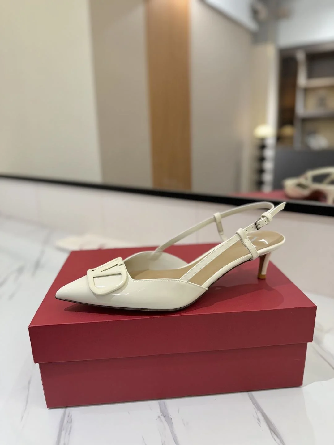Valentino Sandals Comfortable 36001