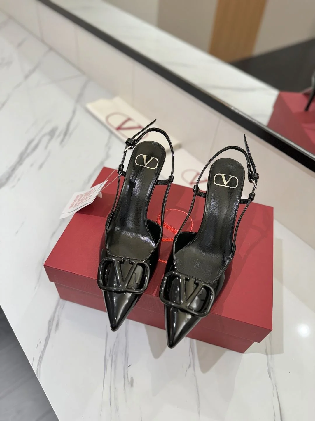 MoistureWicking Valentino Sandals 35986