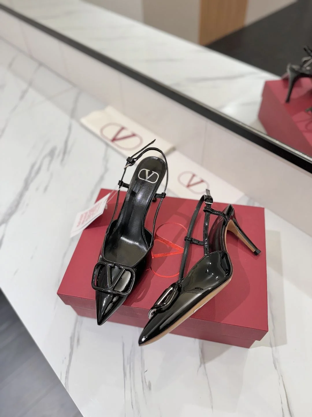 MoistureWicking Valentino Sandals 35986