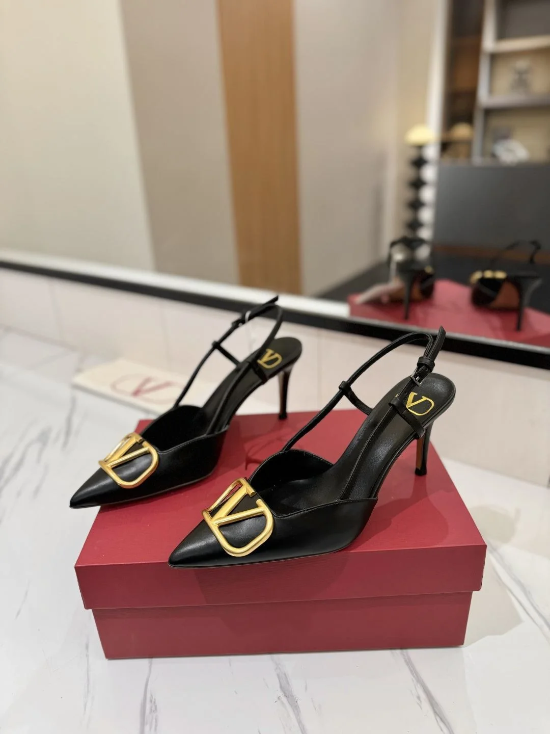 Valentino Sandals Unique 35985