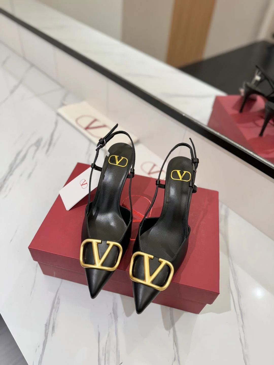 Valentino Sandals Unique 35985