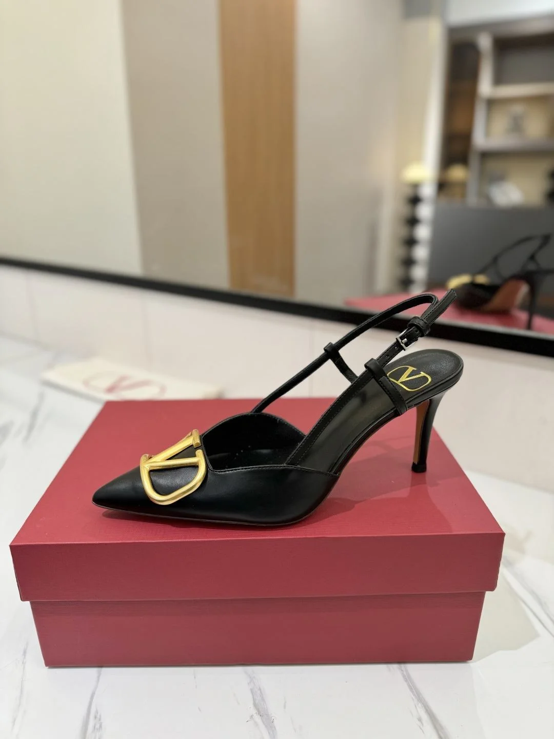 Valentino Sandals Unique 35985