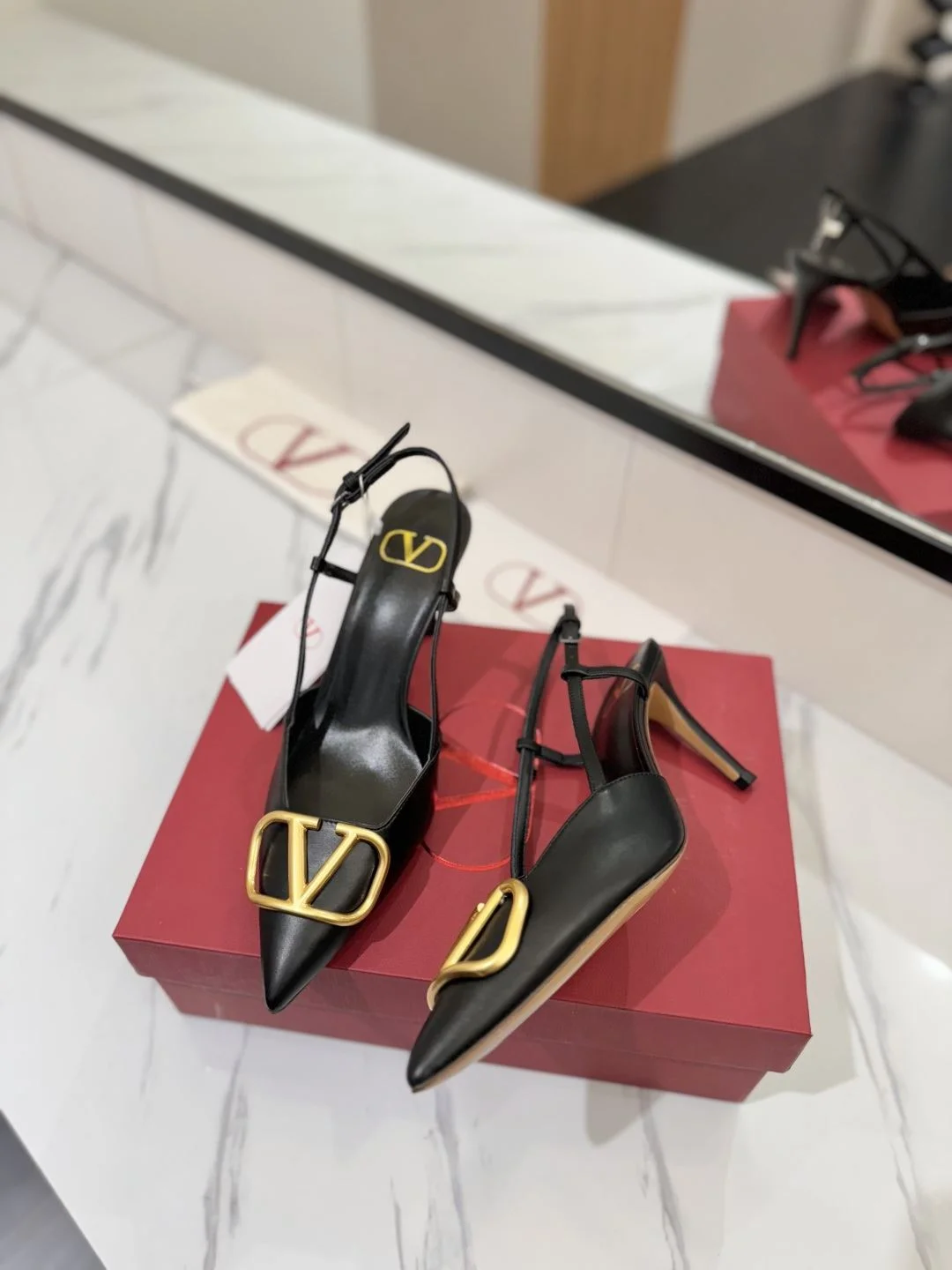 Valentino Sandals Unique 35985