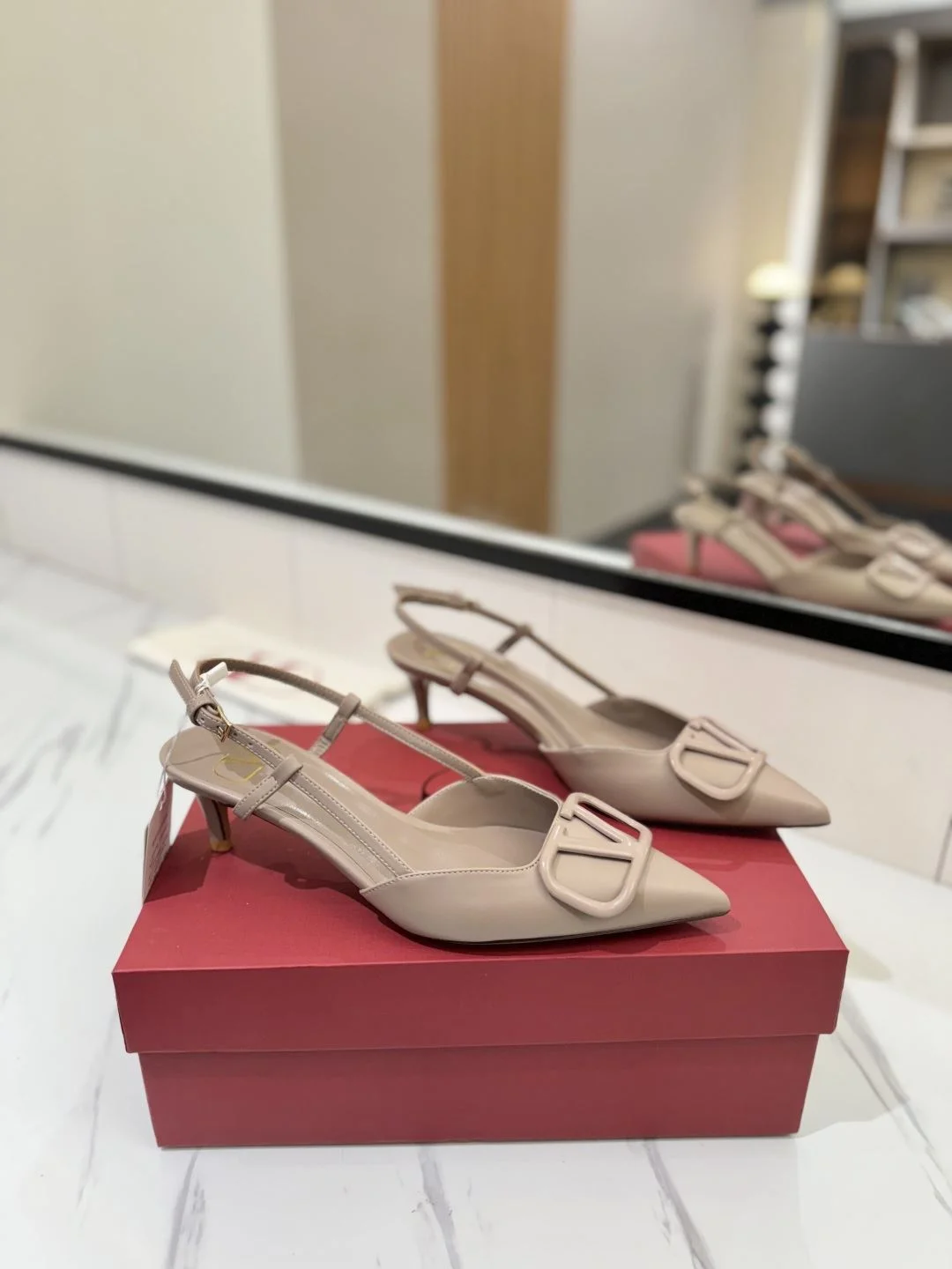 Valentino Sandals Sophisticated 35989