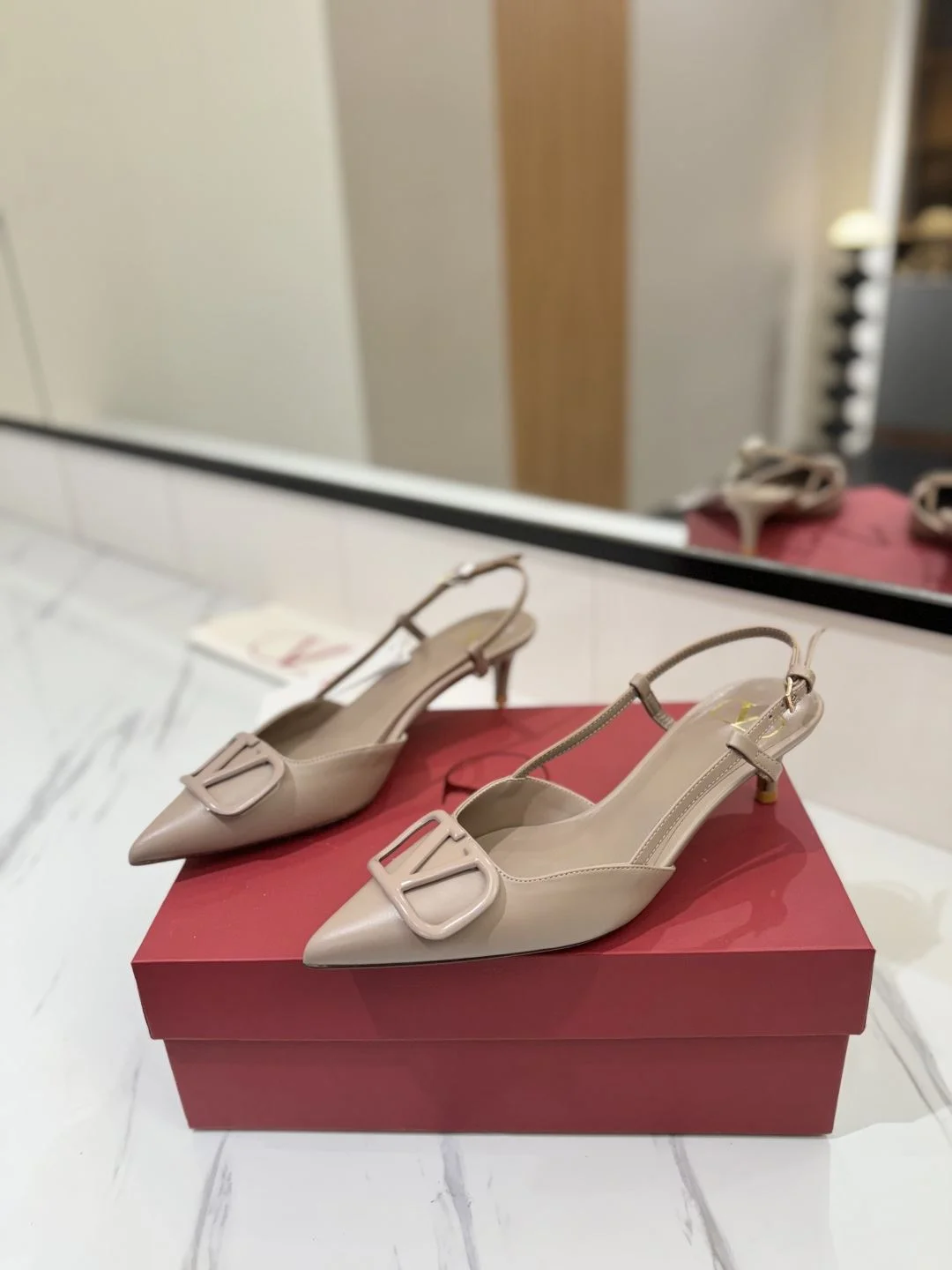 Valentino Sandals Sophisticated 35989