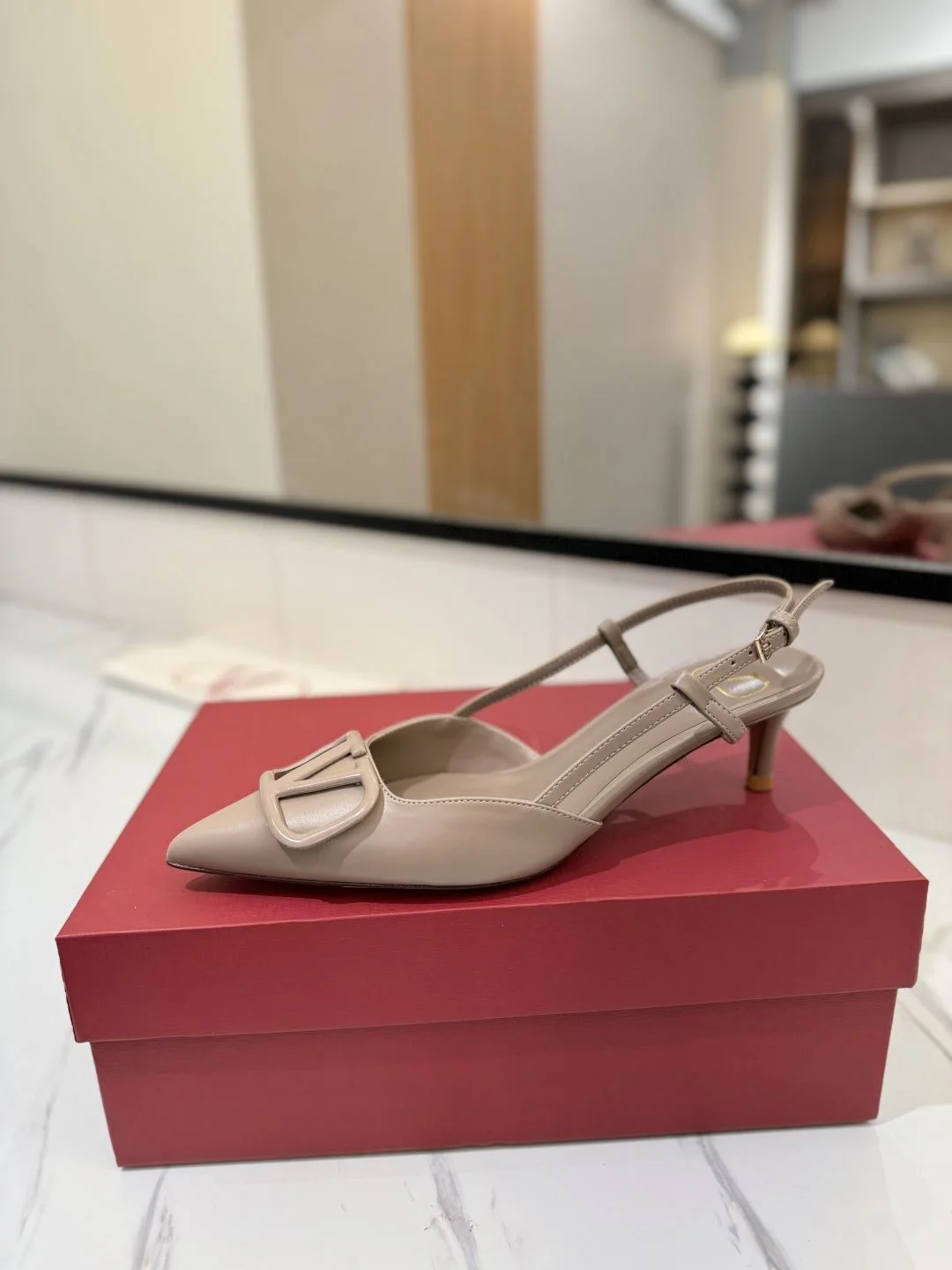 Valentino Sandals Sophisticated 35989