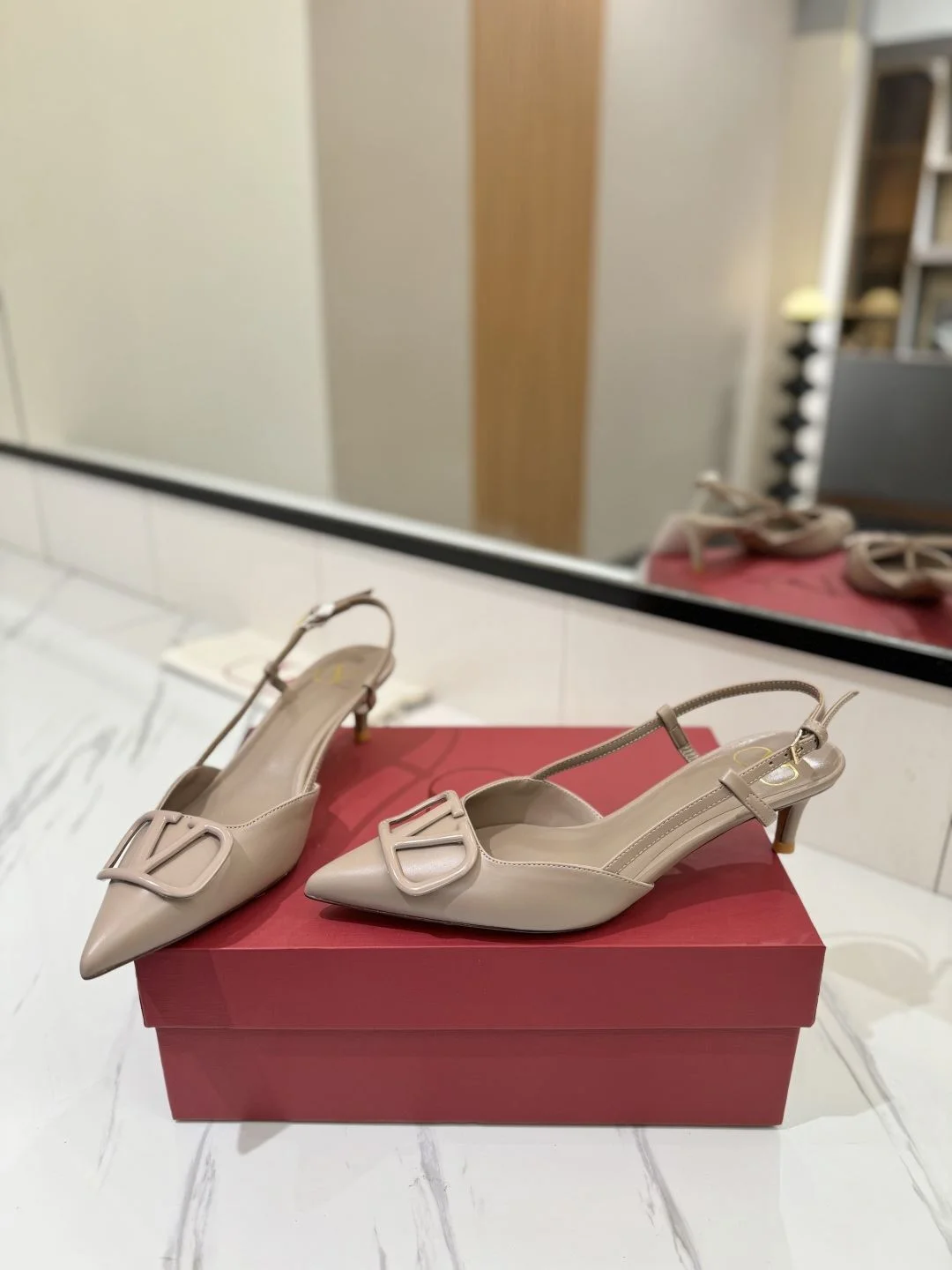 Valentino Sandals Sophisticated 35989