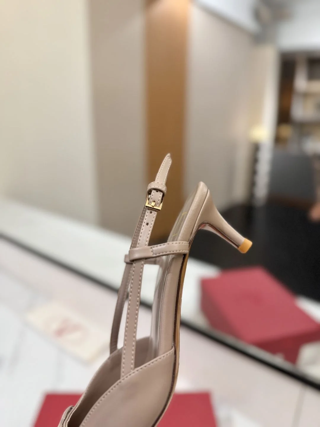 Valentino Sandals Sophisticated 35989