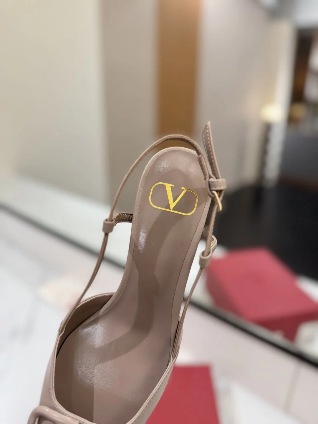 Valentino Sandals Sophisticated 35989