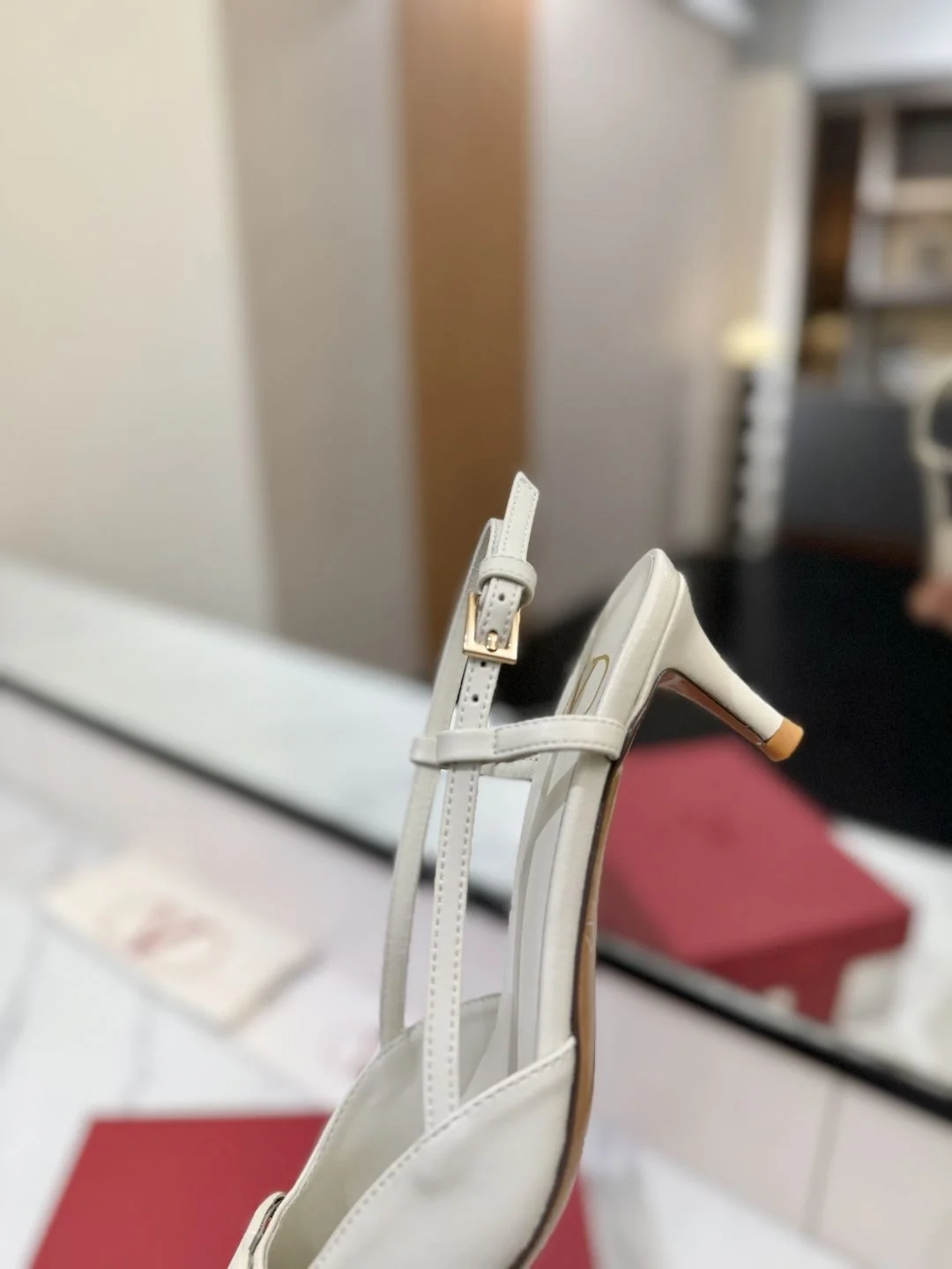 Effortless Valentino Sandals 35987