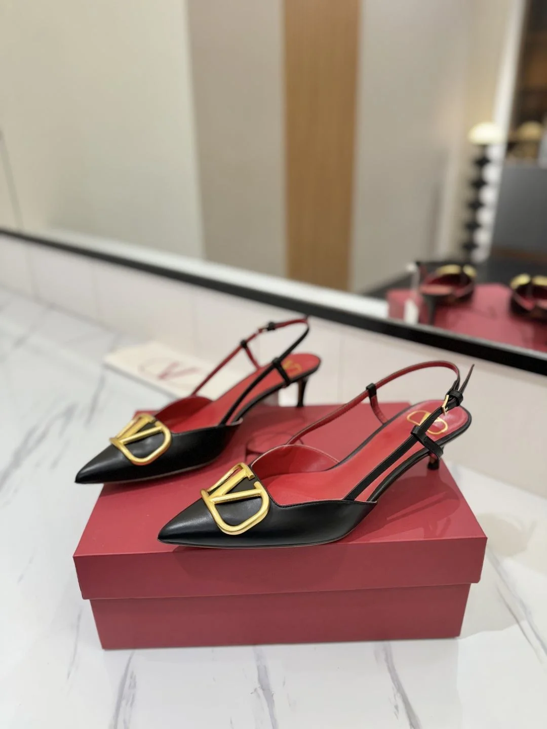 Supportive Valentino Sandals 35991