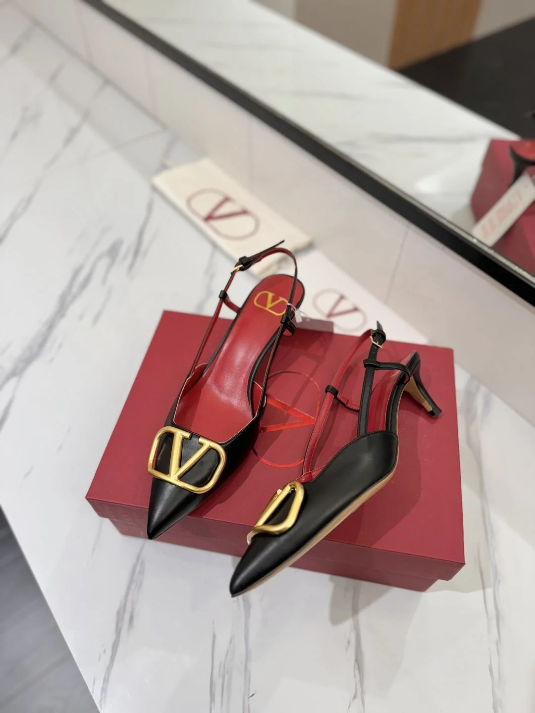 Supportive Valentino Sandals 35991