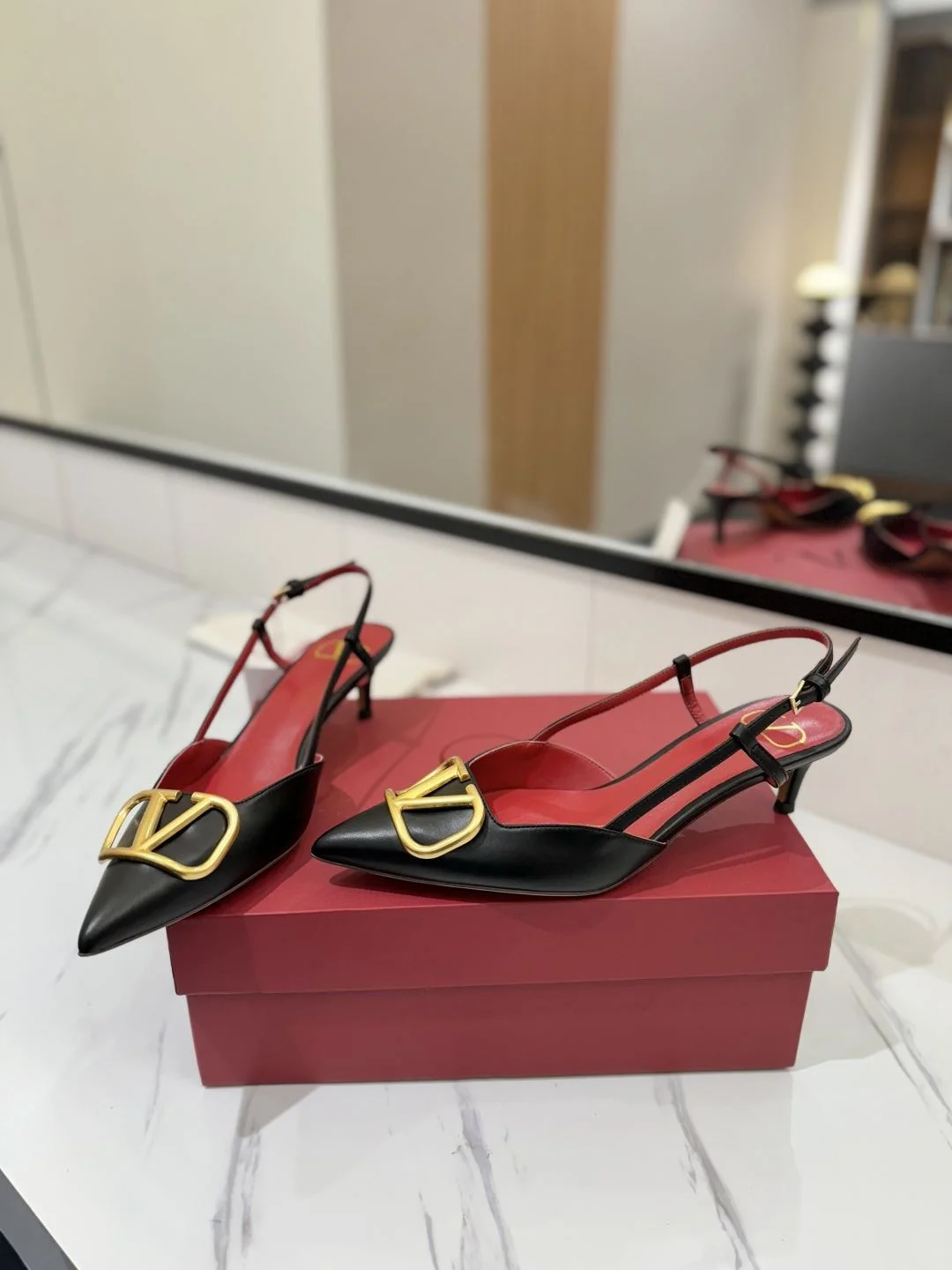 Supportive Valentino Sandals 35991