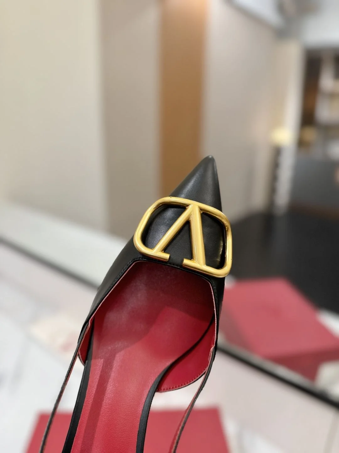 Supportive Valentino Sandals 35991