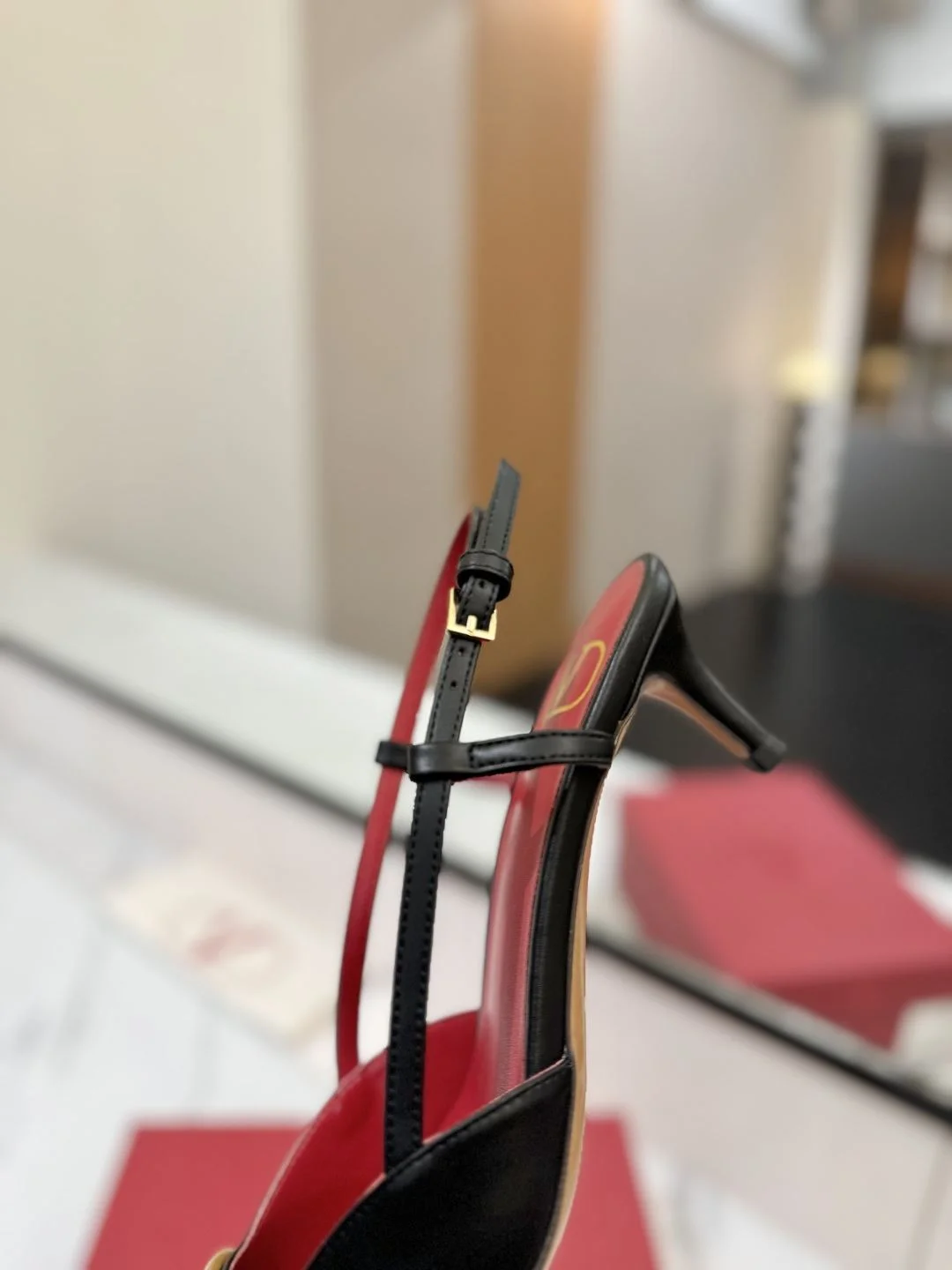 Supportive Valentino Sandals 35991