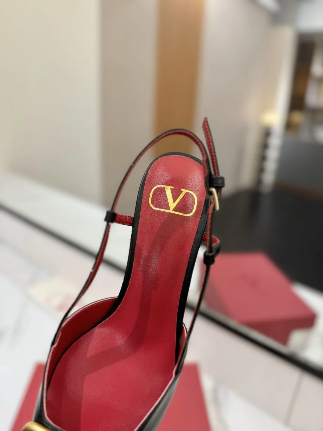 Supportive Valentino Sandals 35991
