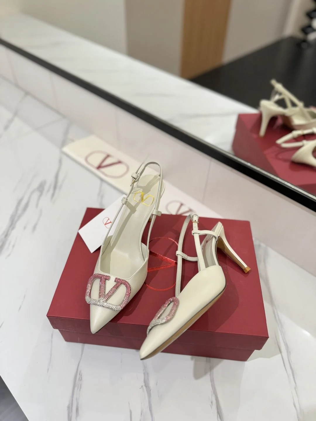 Valentino Sandals SmoothTexture 35980
