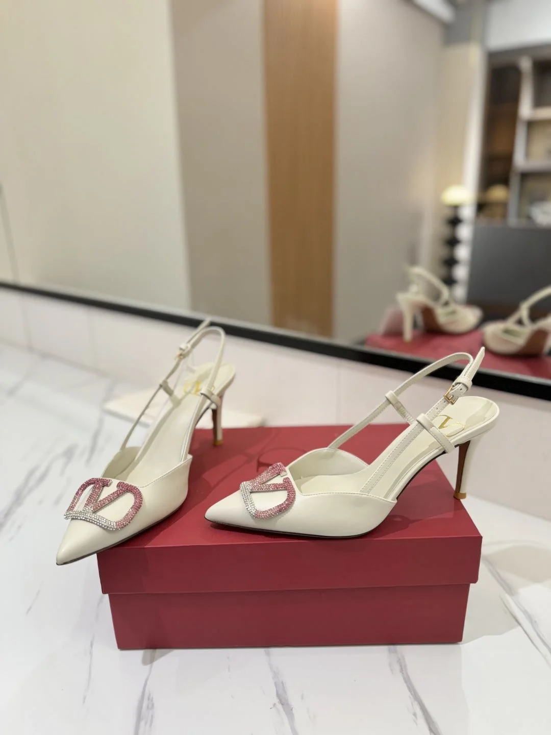 Valentino Sandals SmoothTexture 35980