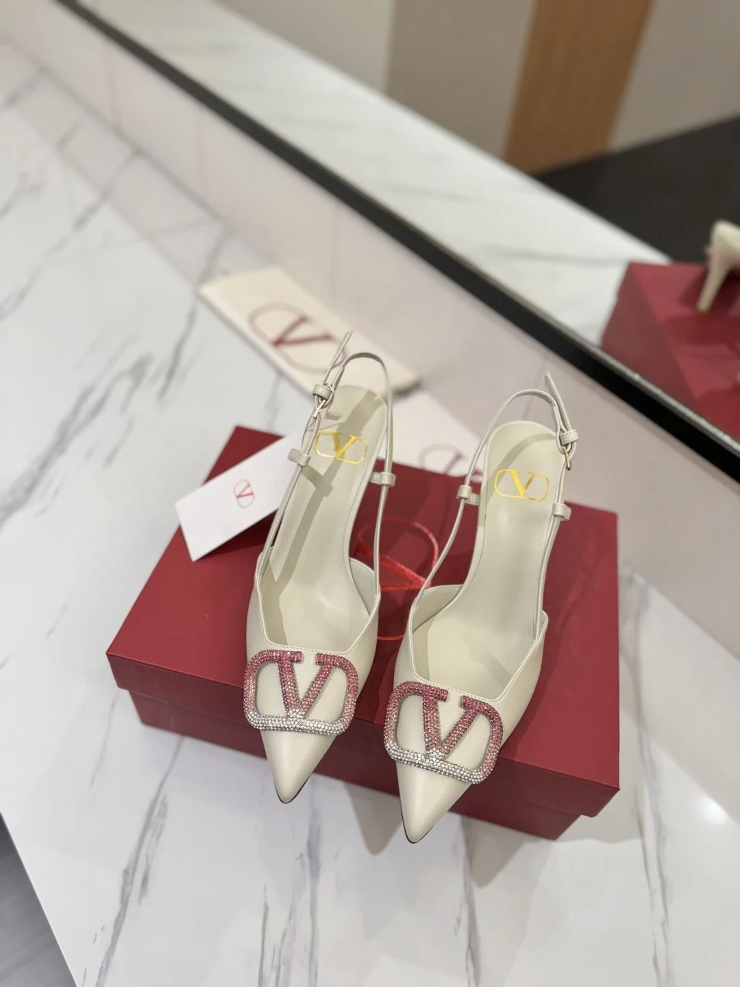 Valentino Sandals SmoothTexture 35980