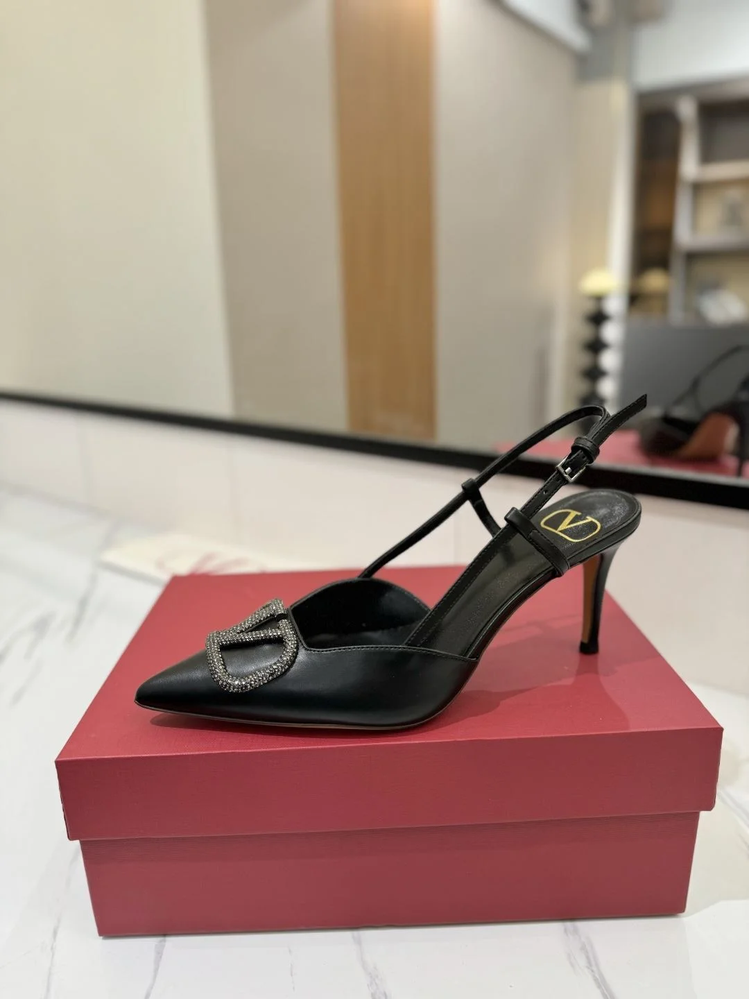 Attractive Valentino Sandals 35975
