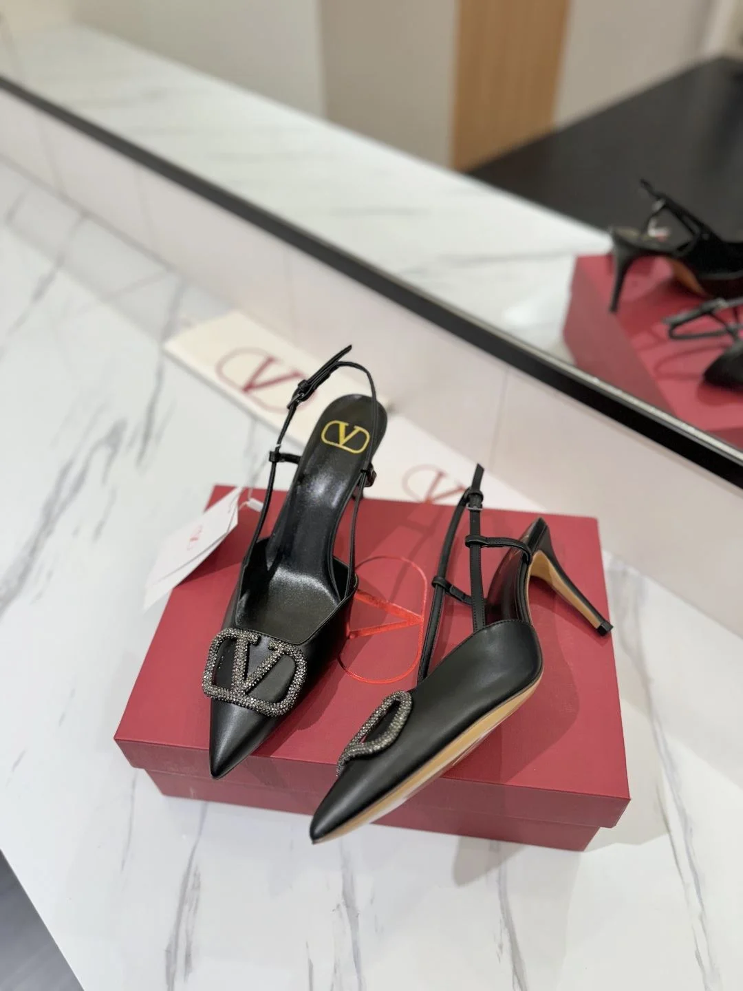 Attractive Valentino Sandals 35975