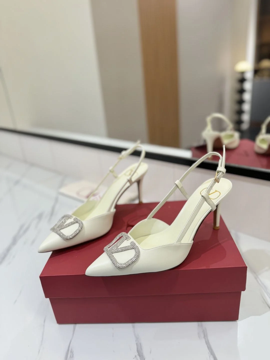 Valentino Sandals Fashionable 35973
