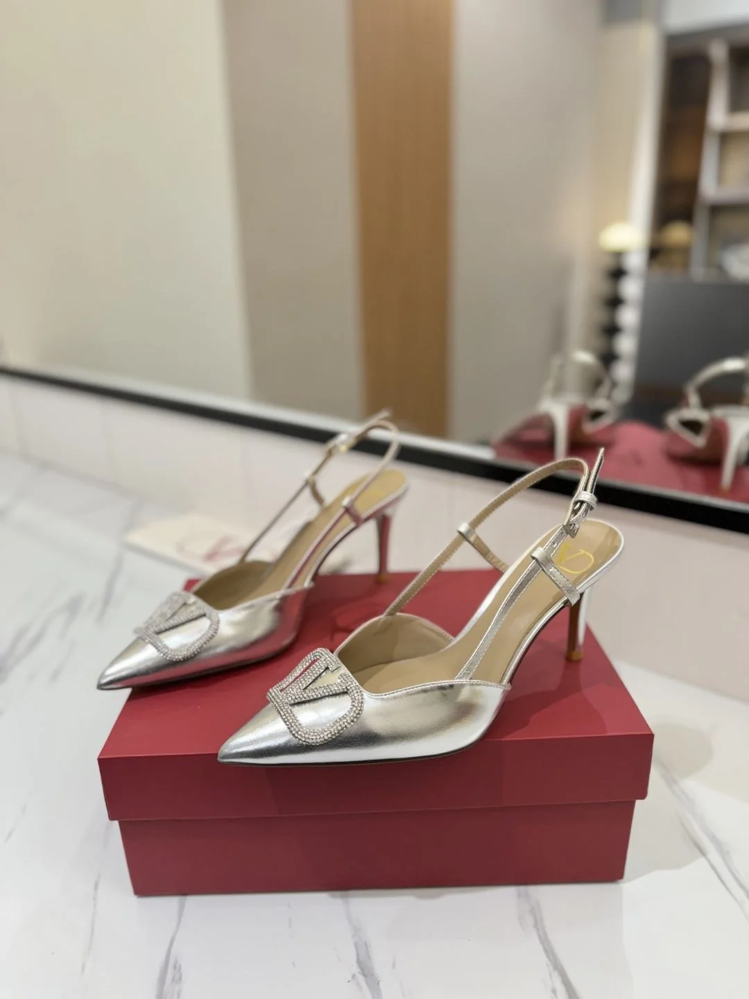 ModernLook Valentino Sandals 35970