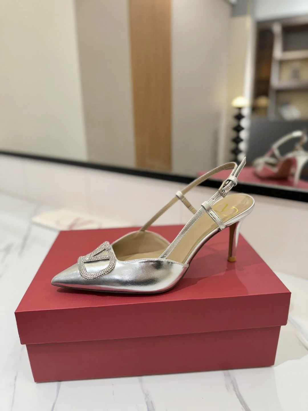ModernLook Valentino Sandals 35970