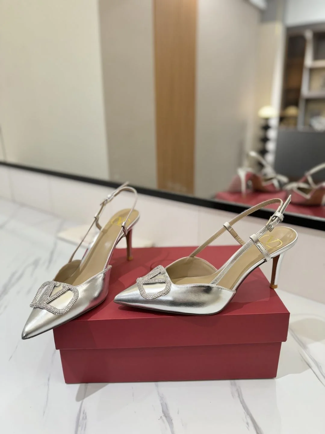 ModernLook Valentino Sandals 35970