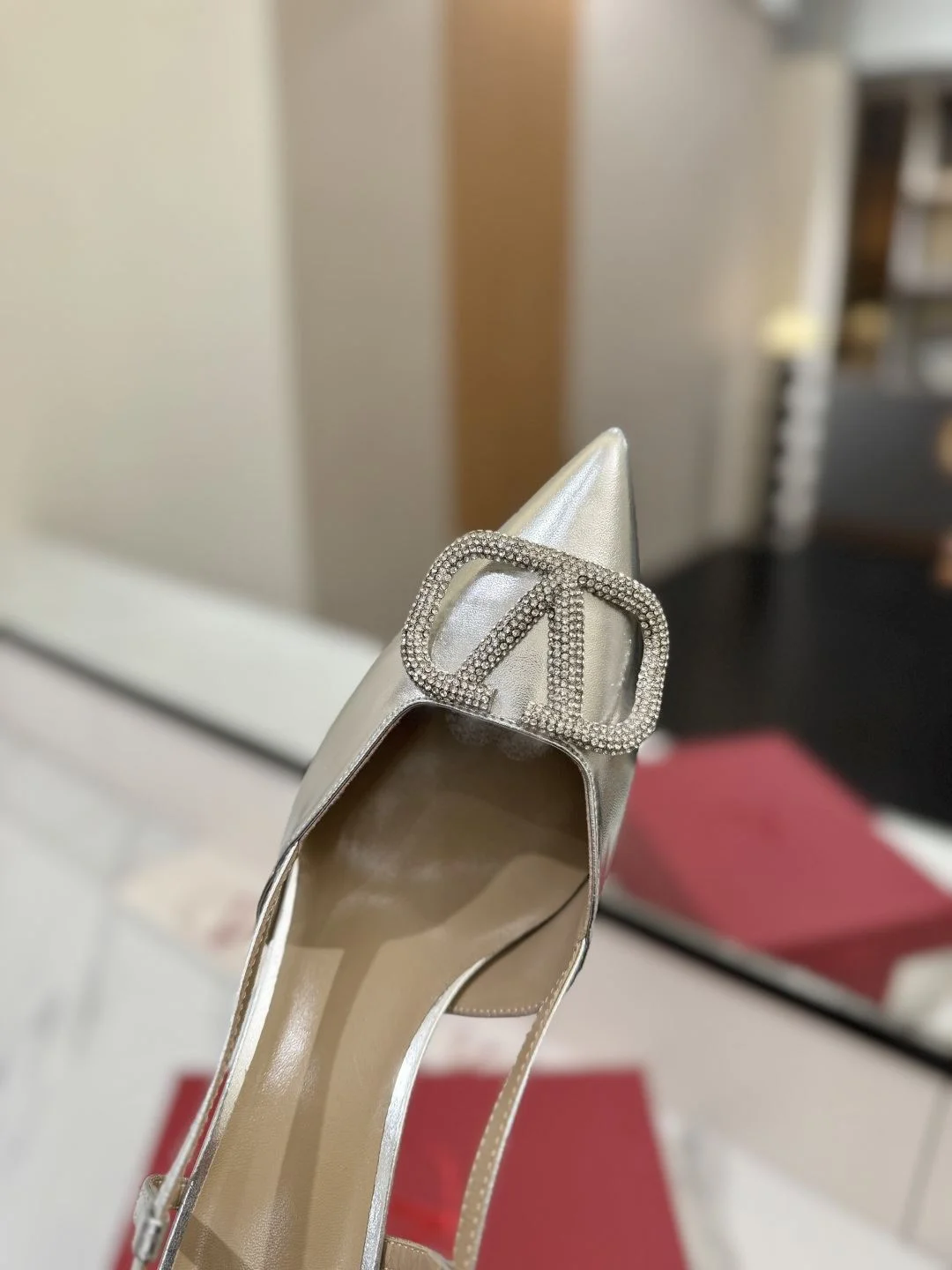 ModernLook Valentino Sandals 35970