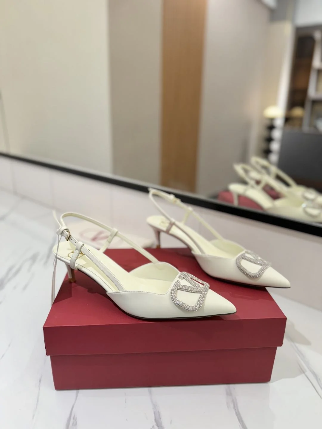 SoftTouch Valentino Sandals 35966
