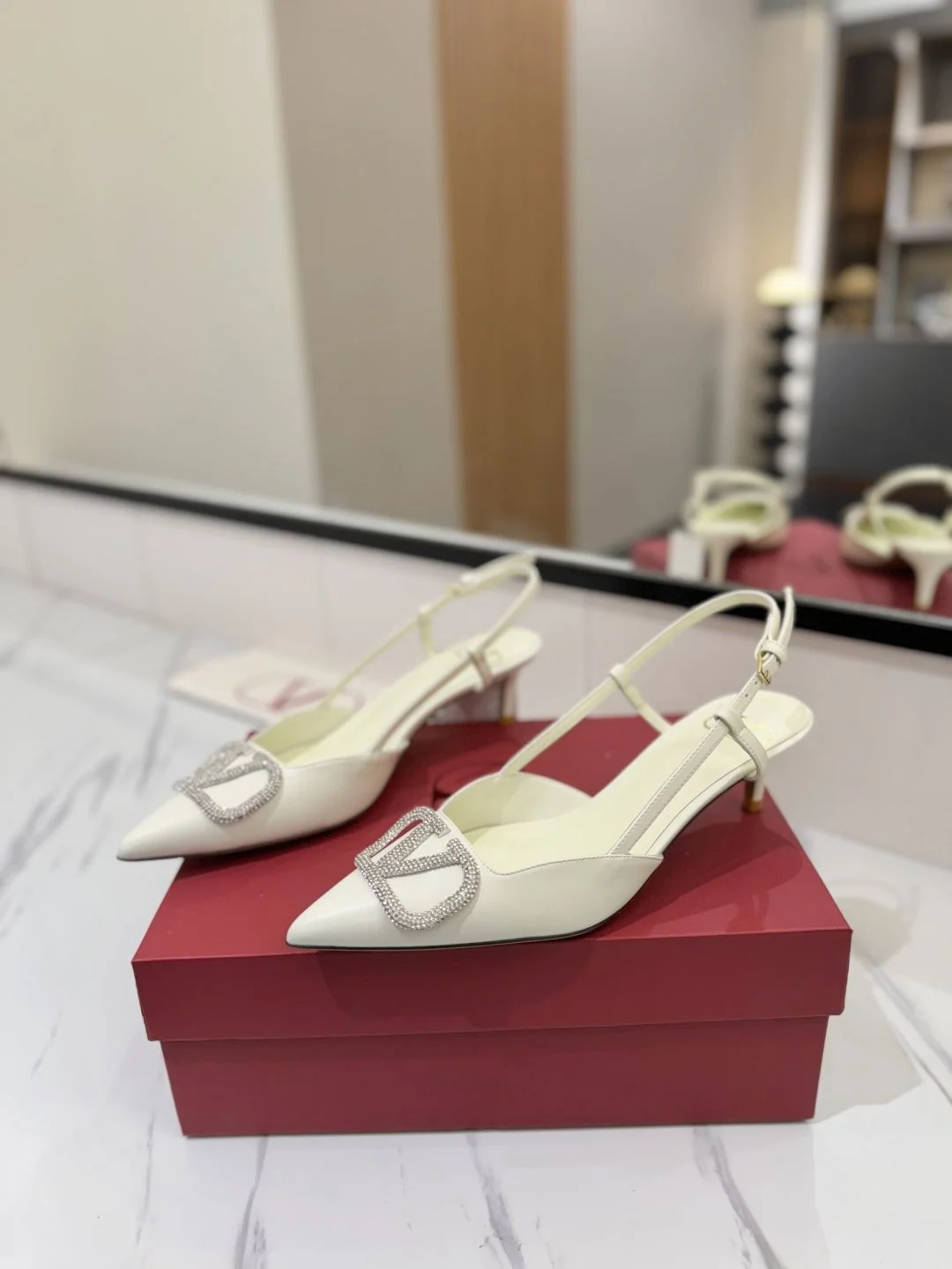 SoftTouch Valentino Sandals 35966