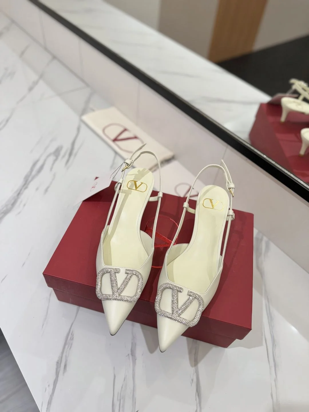 SoftTouch Valentino Sandals 35966