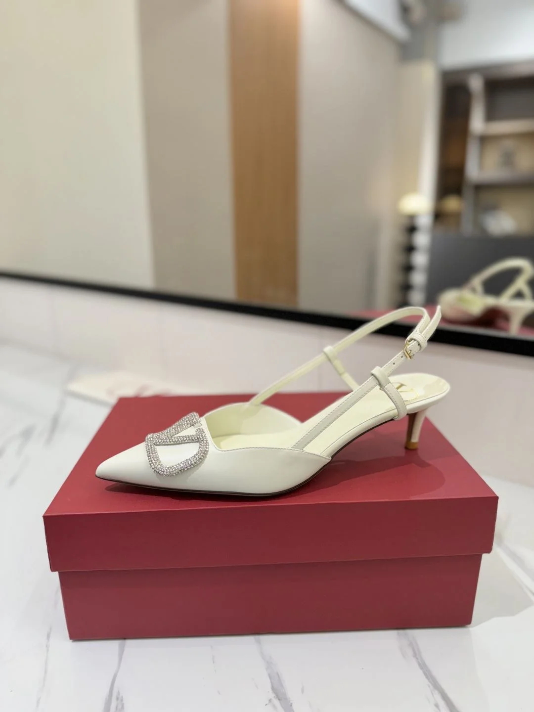 SoftTouch Valentino Sandals 35966
