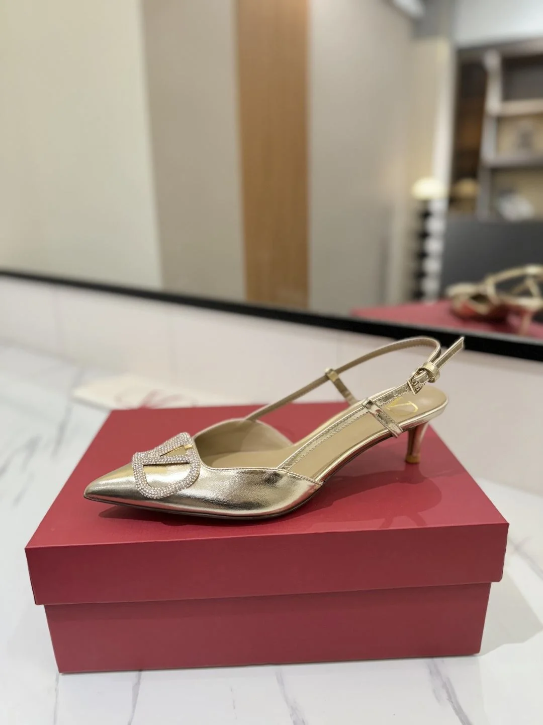 Valentino Sandals Unisex 35965
